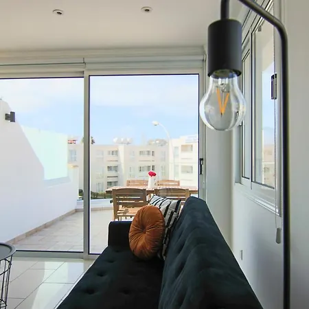 Phaedrus Living Seaside Flat Lighthouse 63 Lägenhet Paphos