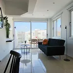 Phaedrus Living Seaside Flat Lighthouse 63 شقة