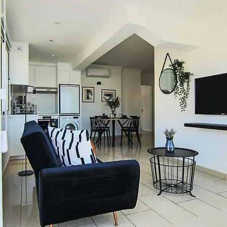 Phaedrus Living Seaside Flat Lighthouse 63 * Пафос