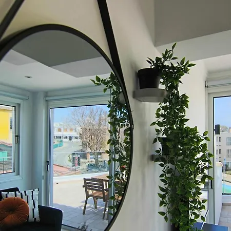 Phaedrus Living Seaside Flat Lighthouse 63 *