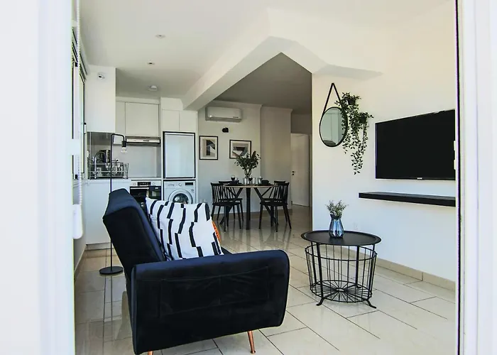 Phaedrus Living Seaside Flat Lighthouse 63 * Paphos