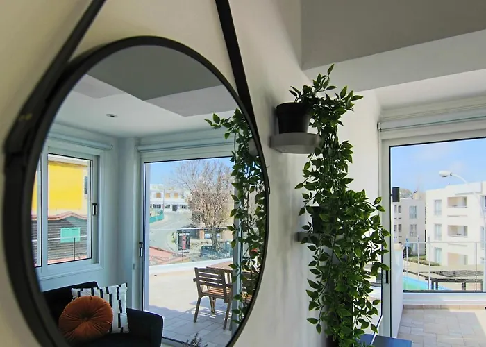 Phaedrus Living Seaside Flat Lighthouse 63 *