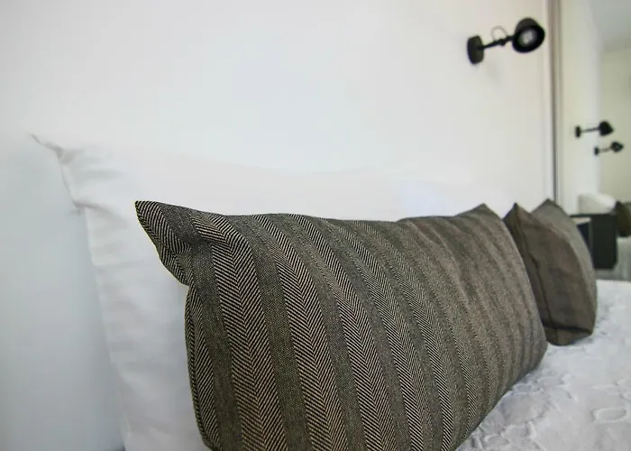 Phaedrus Living Seaside Flat Lighthouse 63