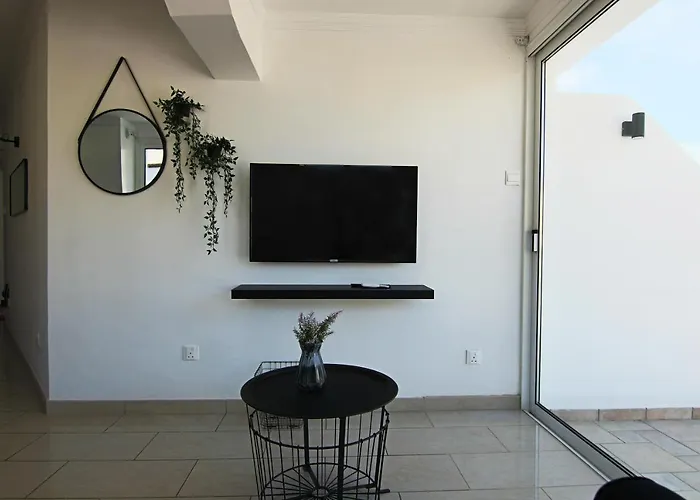 Phaedrus Living Seaside Flat Lighthouse 63 Пафос