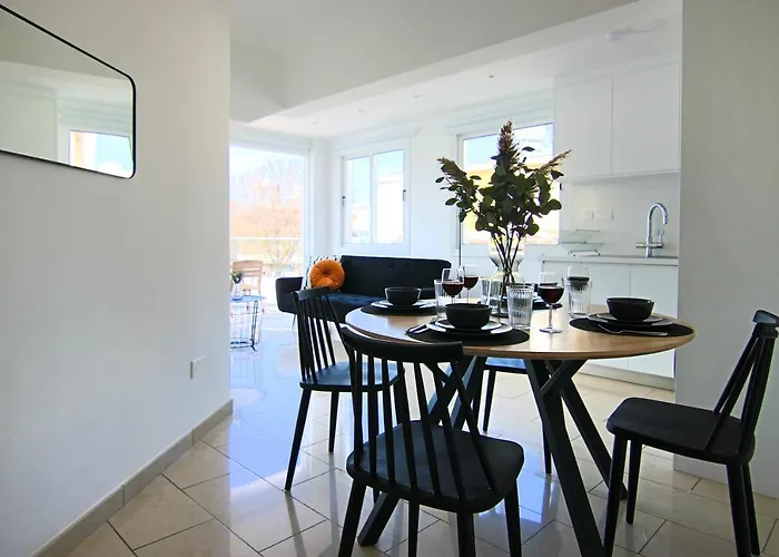 Phaedrus Living Seaside Flat Lighthouse 63 Пафос