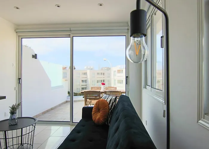 Phaedrus Living Seaside Flat Lighthouse 63 Апартаменты Пафос