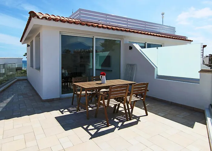 Phaedrus Living Seaside Flat Lighthouse 63 *