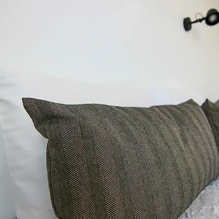 Phaedrus Living Seaside Flat Lighthouse 63