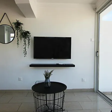 Phaedrus Living Seaside Flat Lighthouse 63 Πάφος