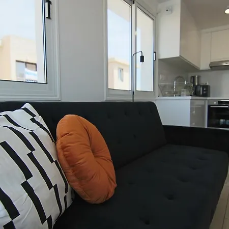 Phaedrus Living Seaside Flat Lighthouse 63