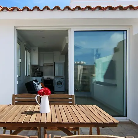 Phaedrus Living Seaside Flat Lighthouse 63 * 파포스