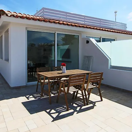 Phaedrus Living Seaside Flat Lighthouse 63 *