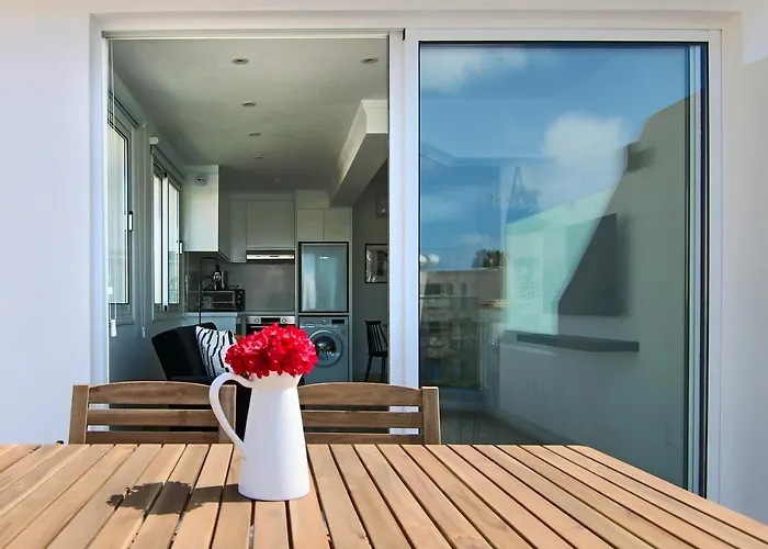 Phaedrus Living Seaside Flat Lighthouse 63 *